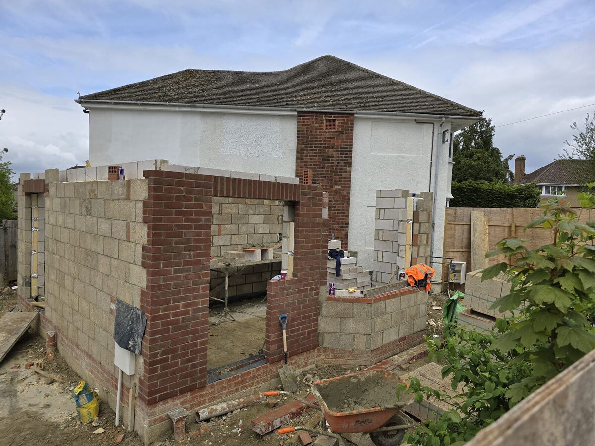 Brickwork rising on a Cape Build new-build project
